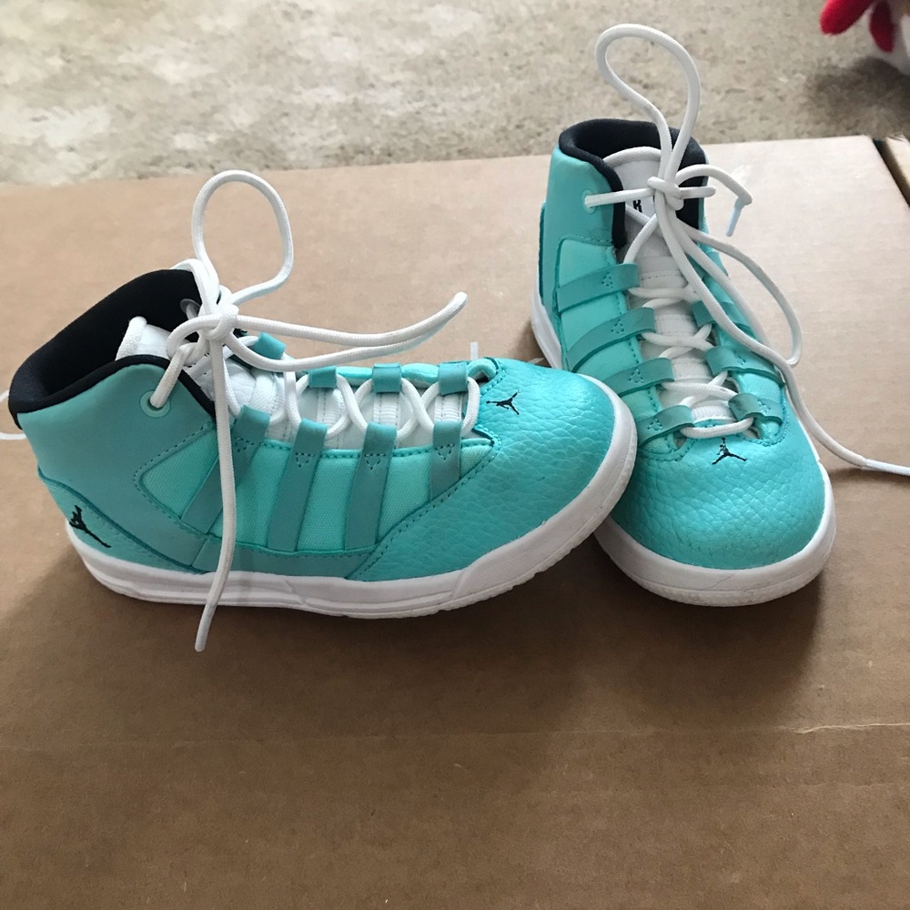 Jordan’s Max size 9C